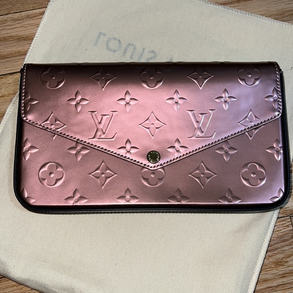 SOLD! 💕 Louis Vuitton Pochette Felicie (Metallic Pale Pink) - Picture 2 of 7